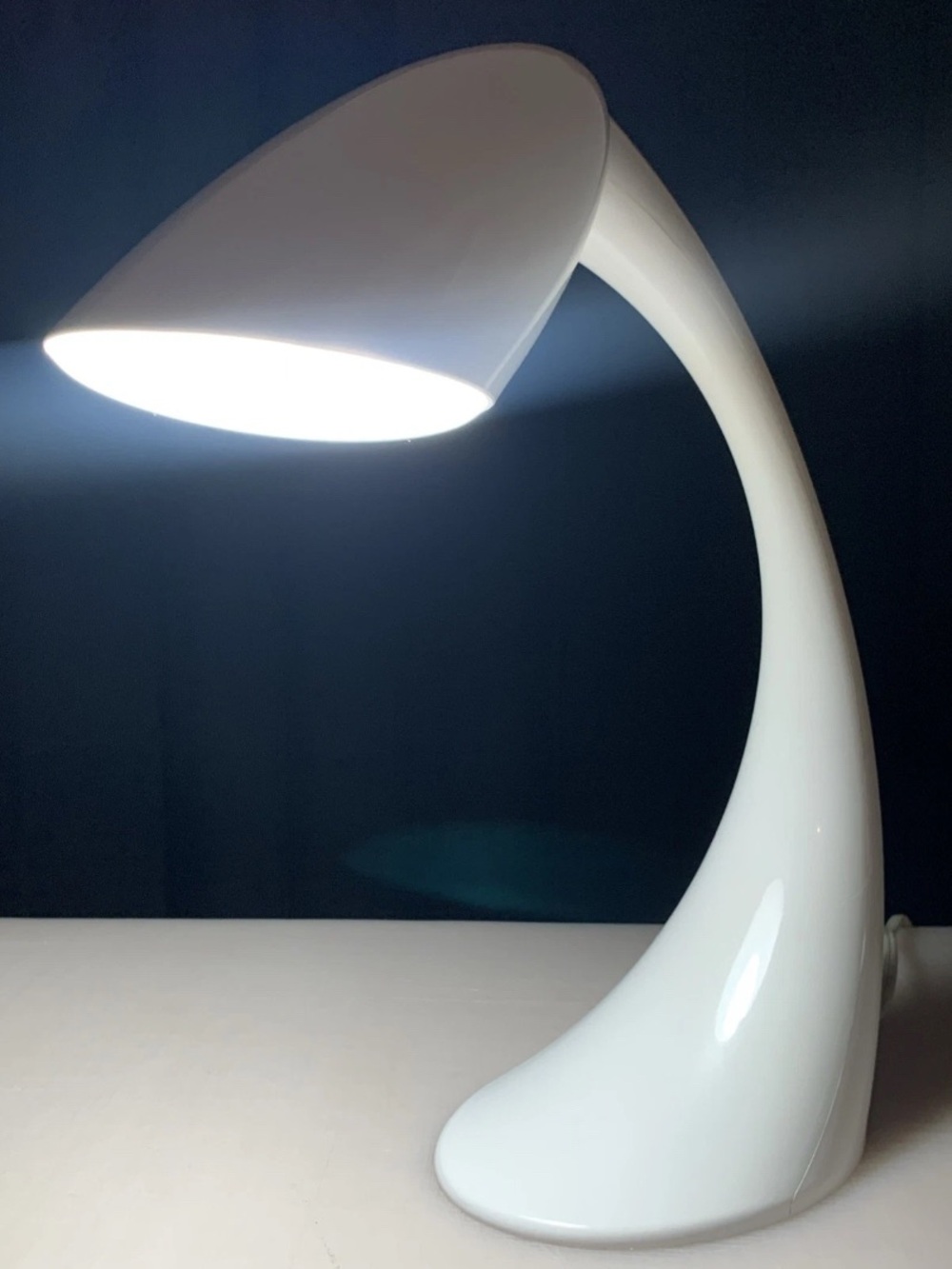 Verilux SmartLight VD11 Curve White Desk Lamp Sleek Vintage MCM Style With Bulb